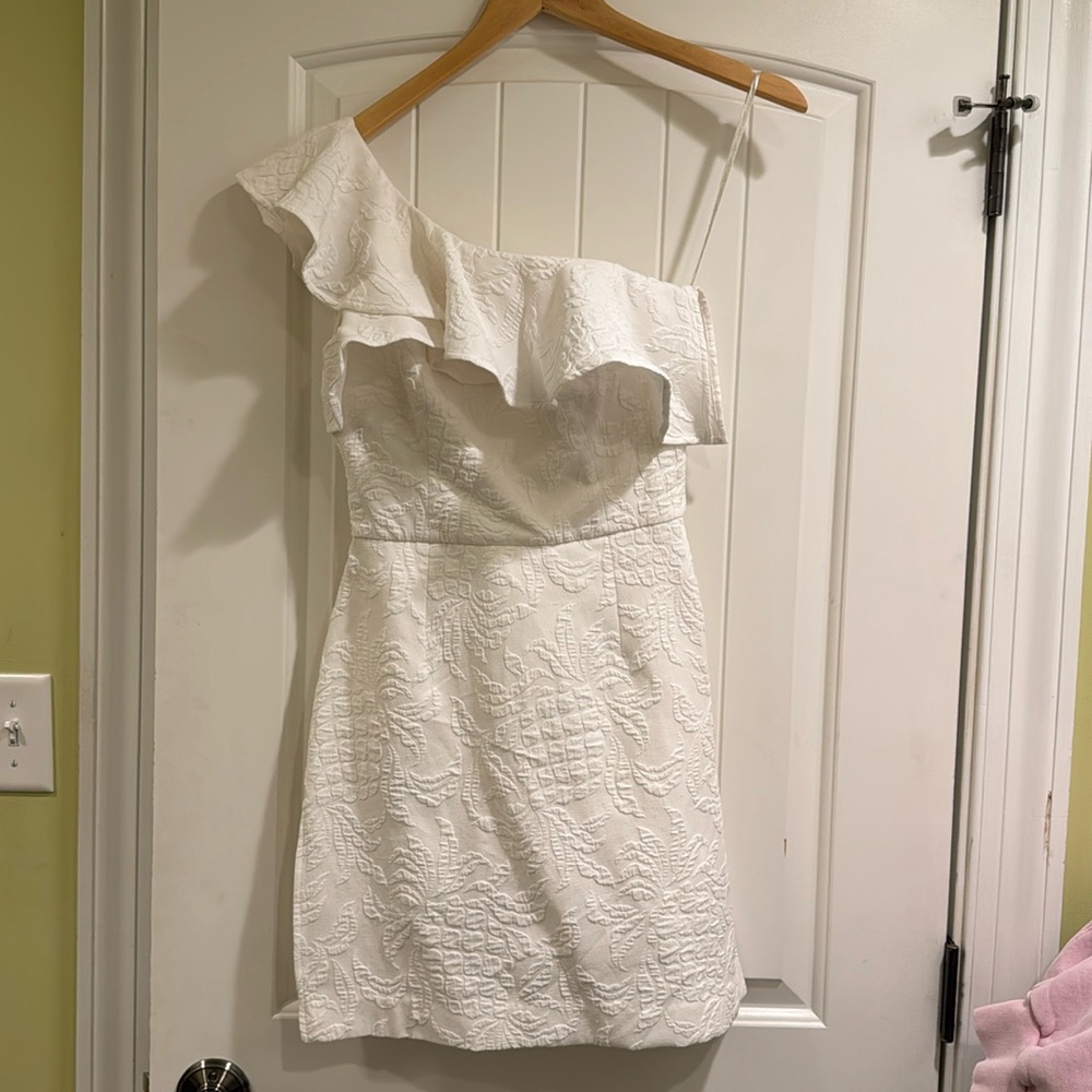 NWOT Lilly Pulitzer one shoulder white dress in perfect condition